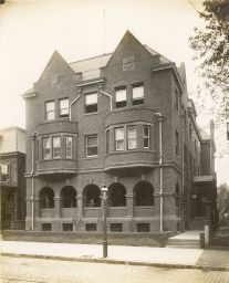 Phi Kappa Psi, Iota Chapter fraternity house (built 1904-1905, Francis Albert Gugert and Frank Augustus Rommel, architects), exterior