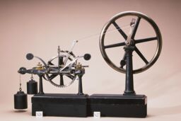 Flywheel Machine Element Hilfsapparate: Säule mit Schwungrad und Pleuelstange zu No. 22-28