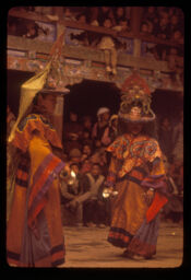 Lamaharu sanskritik nache prastut gardai (लामाहरु संस्कृतिक नाच प्रस्तुत गर्दै / Lamas performing cultural dance)