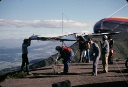 Hang gliders on Pichincha
