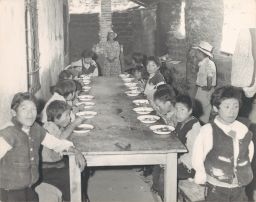 School children at the hot lunch program