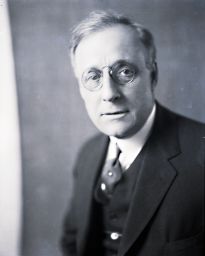 William Ezra Lingelbach (1901 Ph.D., 1940 Litt.D. hon., Dean, Faculty)
