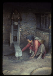 mahilaharu kodo dhikkima kutdai (महिलाहरू कोदो ढिक्कीमा कुट्दै / Women Grinding Millet Grains Into Flour With a Traditional Grinding Machine (Dhikki))
