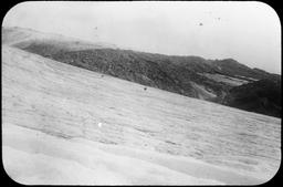 Moraine at edge of ice base of upper Nugsuak (Tarr)