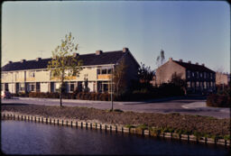 Two-story attached residences across a canal (Prins Alexanderpolder, Rotterdam, NL)
