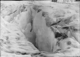 Crevasse ice cap Nugsuak