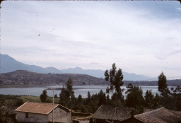 Otovalo lago and pueblo