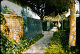 Footpath through residential area to parking court (Baldwin Hills Village, Los Angeles, California, USA)
