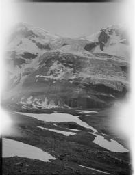 Cascading Glacier from crest of Gannett Nunatak