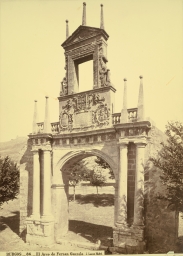 Burgos. Arch of Fernán González 