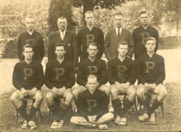 Crew (men's), 1912 varsity team, group photograph