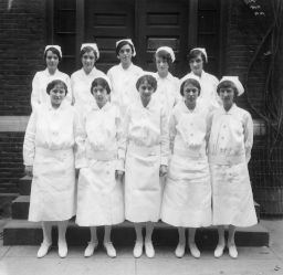 Nursing Class of 1927, honors graduates, group photograph
