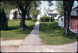 Pedestrian pathway cutting through a residential area (Greendale, Wisconsin, USA)