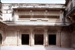 Fort Man Mandir Courtier's Courtyard