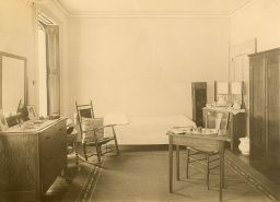 Old Sergeant Hall, interior, bedroom