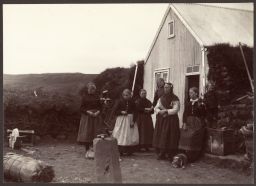 Family at Brattholt, near Gullfoss 