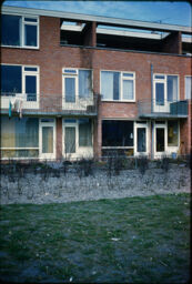 Three-story attached dwellings (Slotermeer, Amsterdam, NL)