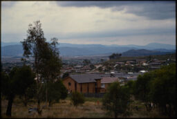 Residential neighborhood from the east (Tuggeranong, Canberra, AU)