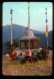 Mhane ra Ketaketiharu (म्हने र केटाकेटीहरु / Stupa and Children)