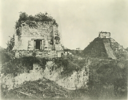 Temple of Jaguars and El Castillo [Temple of Kukulkan], Chichén Itzá      
