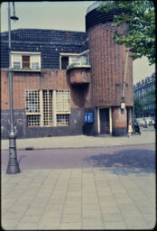 The facade of a building in northern Amsterdam (Spaarndammerbuurt, Amsterdam, NL)