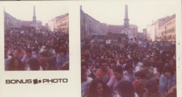 Photograph of crowd in Piazza Navonna (Henry Cow and Robert Wyatt concert)