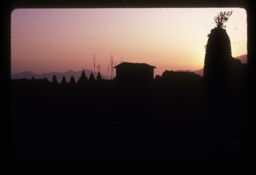 chhorten ra surya udaudaako sundar drisya (छोर्तेन र सूर्य उदाउँदाको सुन्दर दृश्य / Beautiful View of Chhortens (Stupas) Silhouette at Sunrise)