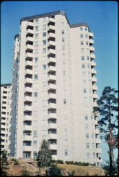 Seventeen-story residential tower (Farsta, SE)