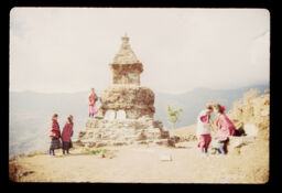 Balbachha haru Chhyorten waripari kheldai (बालबच्चाहरु छयोर्तेन वरीपरी खेल्दै / Children Playing Around Stupa)