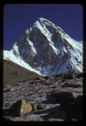 sundar sagarmatha  sikharko drisya (सुन्दर सगरमाथा शिखरको दृश्य / Magnificent View of Mount Everest's Peak)
