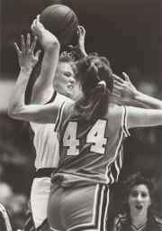 Karen Walker '91 shooting ball, women's basketball