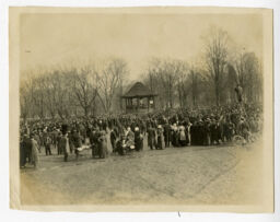 Mass meeting, Lawrence Common, calling off strike