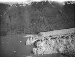 Front of Nunatak Glacier from crest of Gannett Nunatak