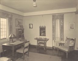 Photograph of a student dorm room in Balch Hall.