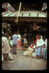 Annapurna mandirma pujagardai bhaktaluharu (अन्नपुर्ण मन्दिरमा पूजा गर्दै भक्तालुहरु / Pilgrims Praying at Annapurna Temple)