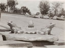 Fountain - Three Frogs on a Lily Pad