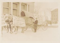 The late Secretary Wallace with the covered wagon used to campaign for lower taxes and less legislation.
