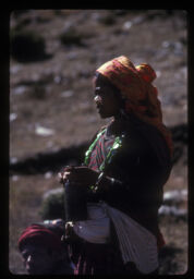 bhalcheko mahila hatama pong bokera (भाल्चेको महिला हातमा पोंग बोकेर / Woman Carrying a Pong-Jug of Liquor)