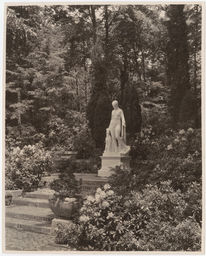 Bulkley "Rippowam" garden, statue of woman and dog from front