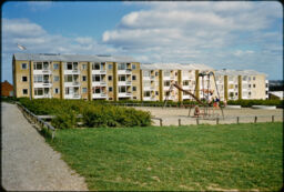Community playground with housing in the background (Søvangen, Aarhus, DK)