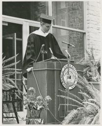 Curtis Tarr speaks at Commencement